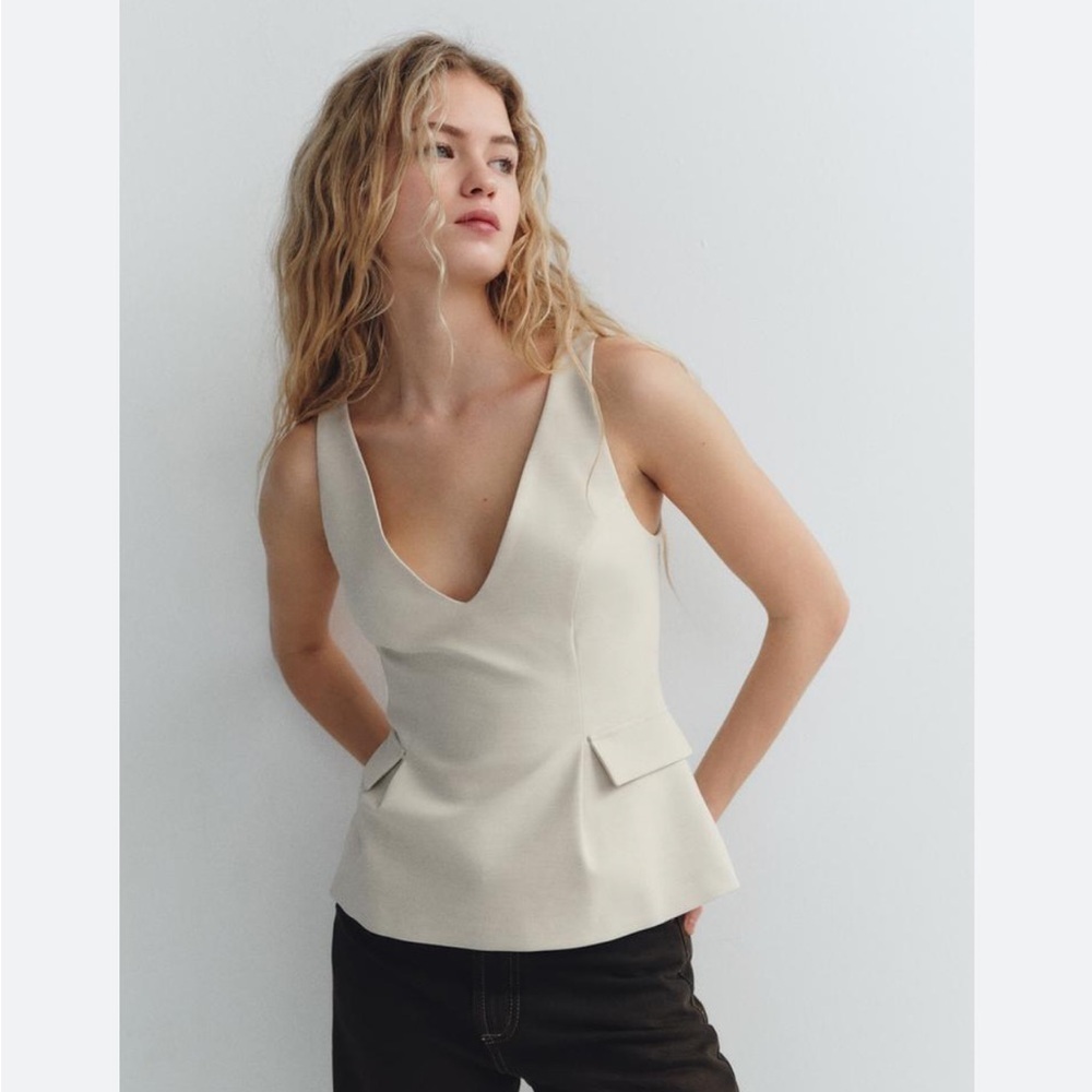Zara Cream V-Neck Sleeveless Blouse | L